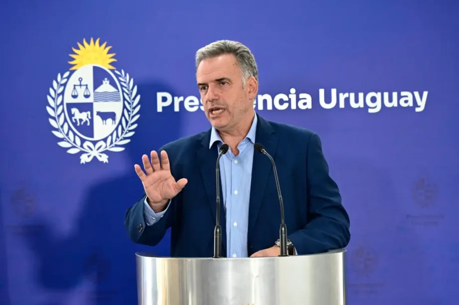 Desaprobación de Yamandú Orsi alcanza el 57 % en Uruguay