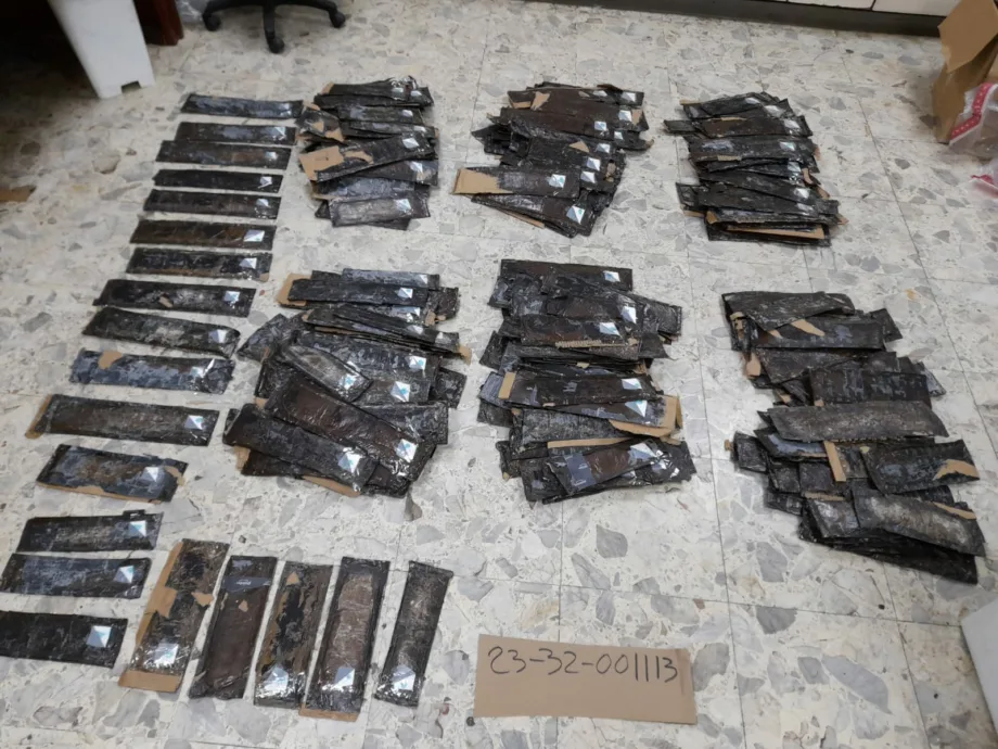 DNCD ocupa 172 láminas de presunta cocaína ocultas