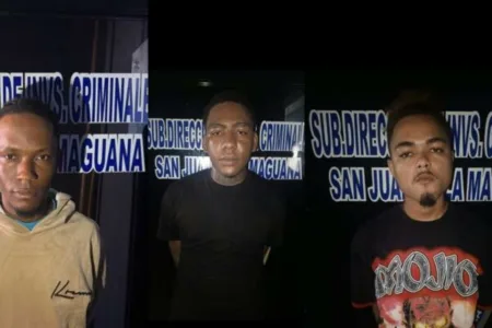 Tres hombres requeridos por la justicia se entregan a la Policía en San Juan Tres hombres requeridos por la justicia se entregan a la Policía en San Juan