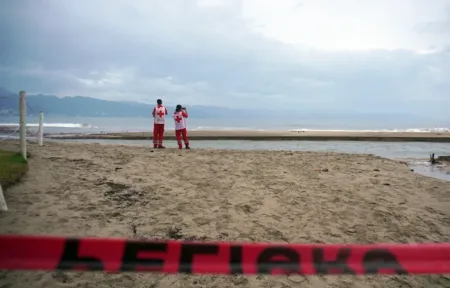 Huracán Simón se debilita a categoría 3 en costas de Jalisco