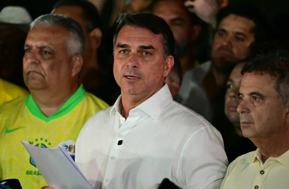 Flávio Bolsonaro rechaza victoria de Lula y anuncia que pedirá anular las elecciones en Brasil
