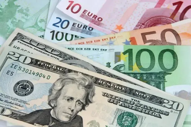 Dólar subió 27 cts y era vendido $60.07; el euro subió a $70.22