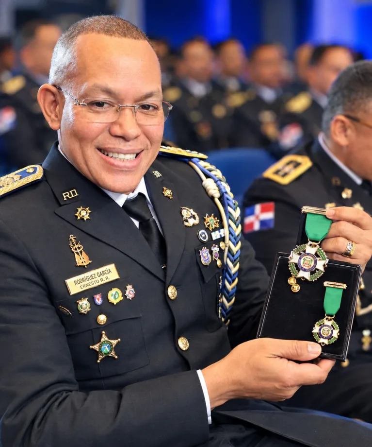 Presidente Abinader concede Medalla al Mérito Policial al mayor Enmanuel Pérez Polanco
