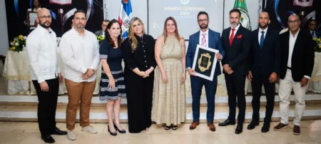 Fundación doctor Guillermo Rojas reconoce trayectoria y legado del doctor Omar Hernández Reinoso Fundación doctor Guillermo Rojas reconoce trayectoria y legado del doctor Omar Hernández Reinoso