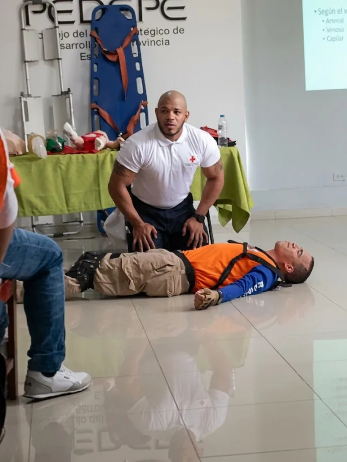 Defensa Civil en Espaillat fortalece capacitación en primeros auxilios para voluntarios y ciudadanos