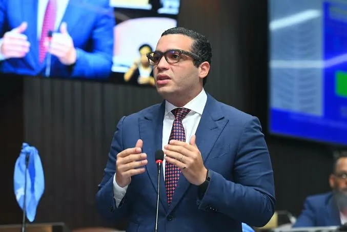 Mariotti pide congelar la nómina pública; advierte aumento de RD$30 mil millones para 2027