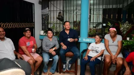 Abel Martínez critica falta de apoyo los productores