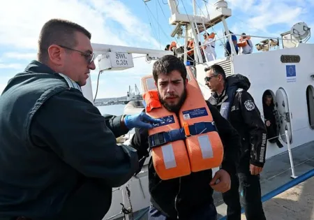 Bulgaria rescata a 15 marineros tras ataque con drones