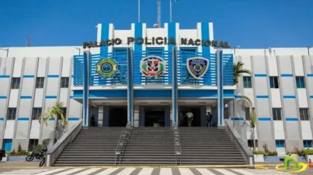 Policía ocupa 190 celulares en operativo en Los Alcarrizos