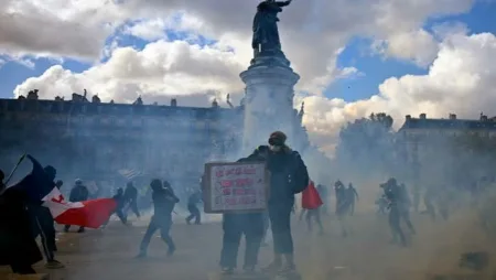 protestas con Francia con más de 100 detenidos