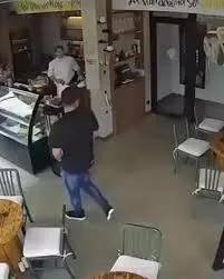 Delincuentes armados asaltan negocio en Naco y despojan a clientes de sus pertenencias Delincuentes armados asaltan negocio en Naco y despojan a clientes de sus pertenencias