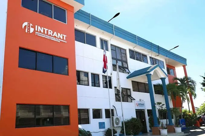 Intrant evalúa cómo compensar a conductores afectados por cambios en la vigencia de las licencias