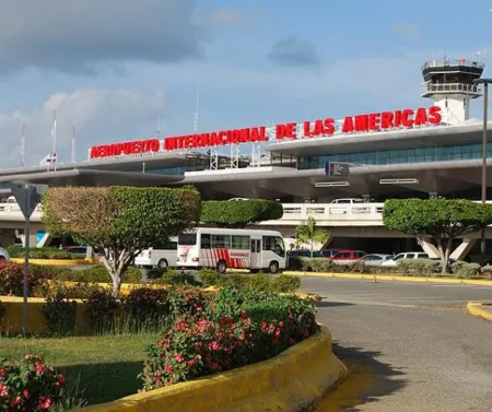 Dictan prisión preventiva contra inspector de Migración acusado de facilitar salida irregular en el AILA