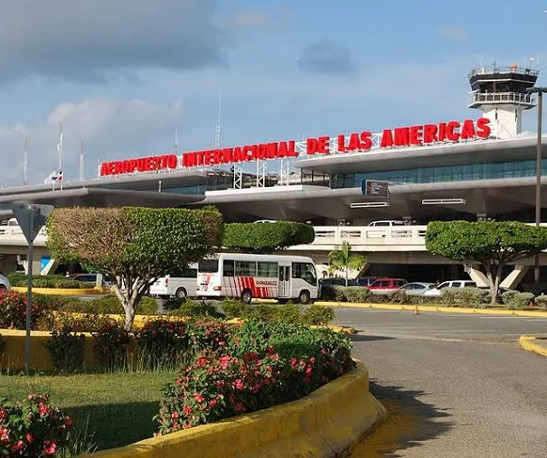 Dictan prisión preventiva contra inspector de Migración acusado de facilitar salida irregular en el AILA