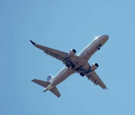 Hallan restos de avión desaparecido con seis personas frente a la costa de EE. UU.
