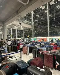 Inundaciones en Bangkok afectan aeropuerto y dejan miles de maletas varadas