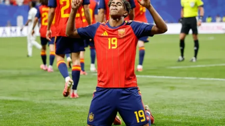 Yamal y Mbappé se enfrentan en un clásico
