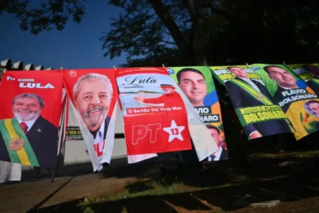 Elecciones en Brasil enfrentan dos modelos de política exterior entre Lula y Flávio Bolsonaro