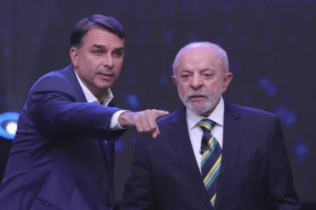 Lula y Flávio Bolsonaro empatan con un 50 % de los votos válidos a tres días de las elecciones en Brasil