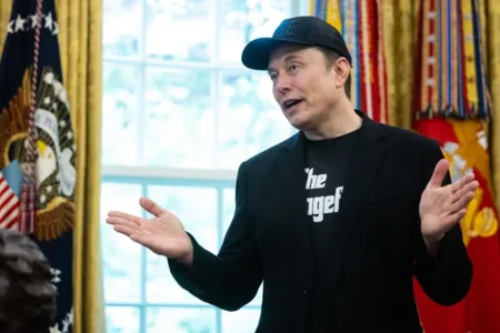 Trump destaca que Elon Musk restableció el funcionamiento de Starlink en Ucrania