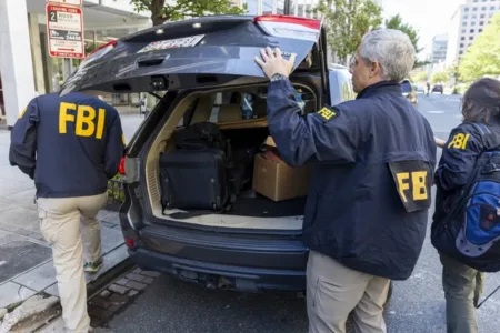 Despidos FBI: nueve exagentes demandan por caso Trump