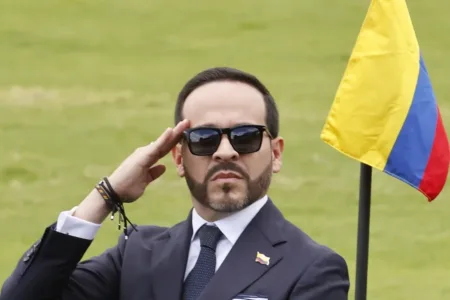 De la Espriella, con dos meses en el poder, afronta