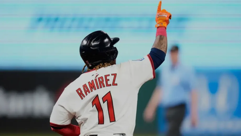 José Ramírez impone récord de embasarse en los playoffs para Cleveland