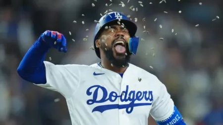 Jonronazo de Teóscar Hernández conduce a Dodgers sobre Bravos; y lo celebra con un gran 'bat-flip'