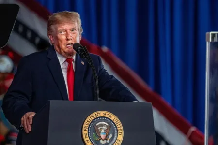 Trump afirma que Epstein era "amigo de los demócratas" ante nuevas acusaciones en su contra