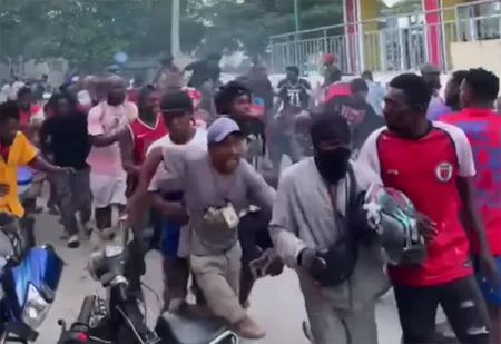 Tensión en Punta Cana: grupo de haitianos se enfrenta a la Policía tras muerte de compatriota